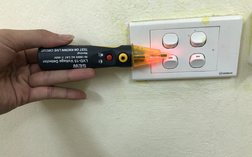 Bút thử điện âm tường giúp kiểm tra mạch điện ngầm nhanh chóng