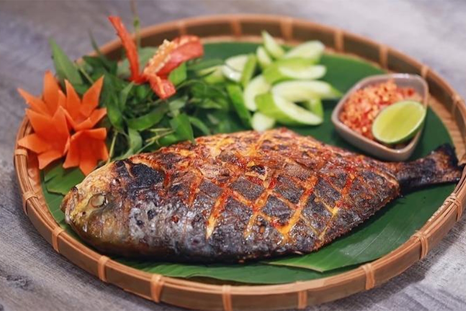 Cá chim nướng muối ớt
