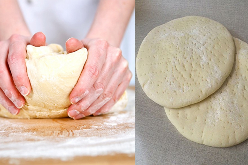 Bước 1: Trộn bột bánh