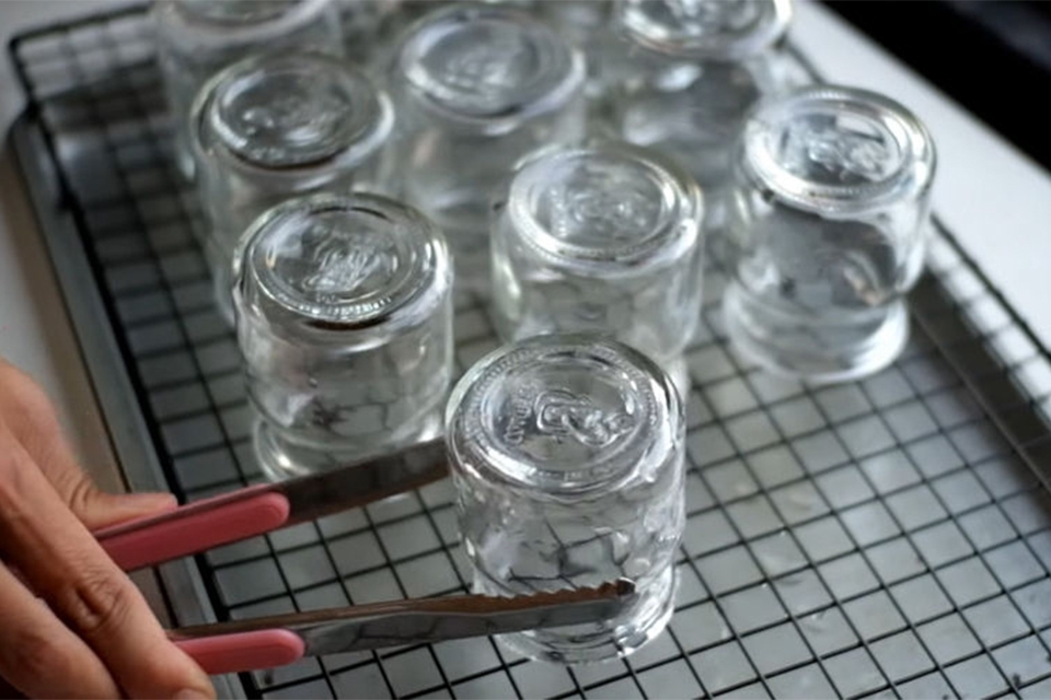 Bước 1: Khử trùng dụng cụ