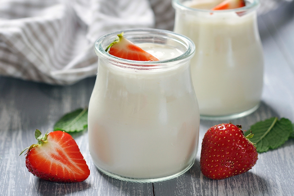 Cách làm sữa chua không cần ủ bằng sữa tươi