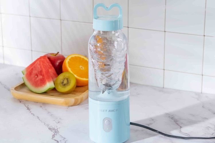 Meet Juice 3 lưỡi dao là máy xay sinh tố mini nội địa Trung
