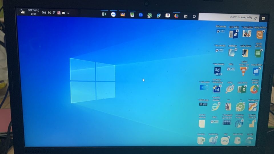 Màn hình máy tính bị xoay ngược