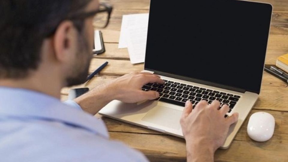 Màn hình máy tính không lên được