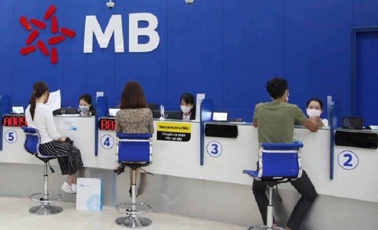 Nạp tiền vào MB Bank tại quầy giao dịch ngân hàng