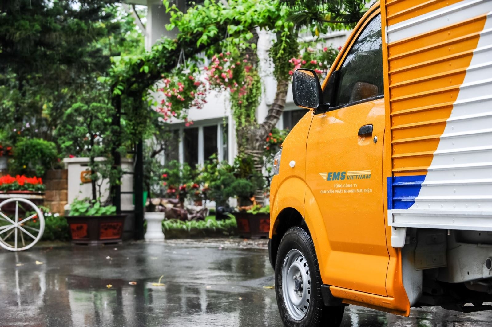 thời gian chuyển phát EMS mất bao lâu - hình 2