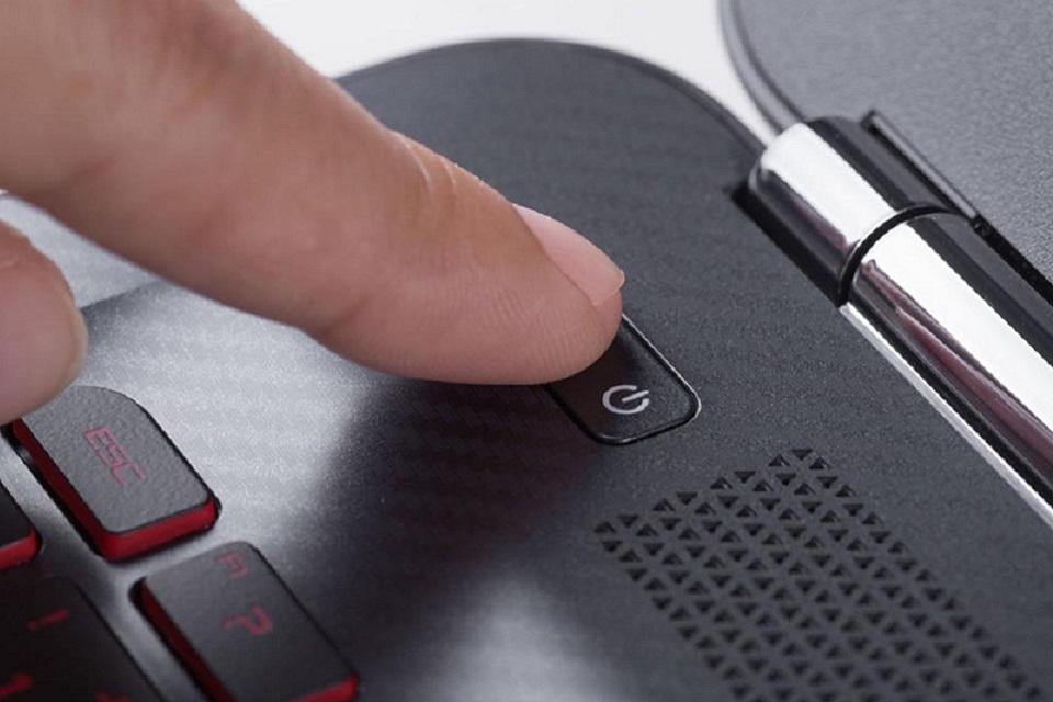 Laptop Dell mở không lên màn hình chính 1