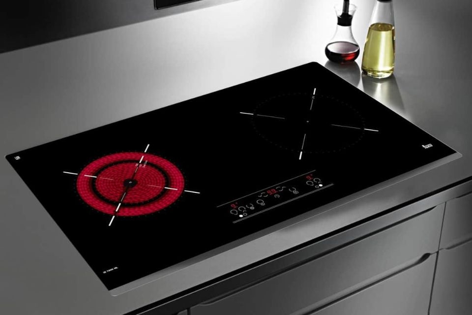 Thiết kế bếp từ Teka đơn giản nhưng không kém phần sang trọng