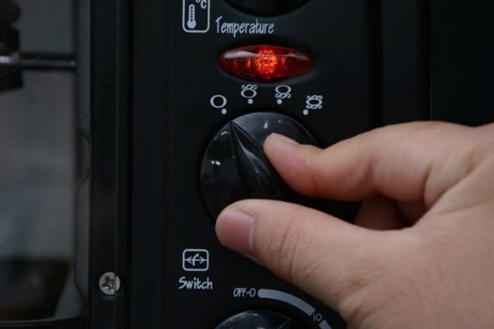 Quan sát thực phẩm và điều chỉnh thời gian nướng