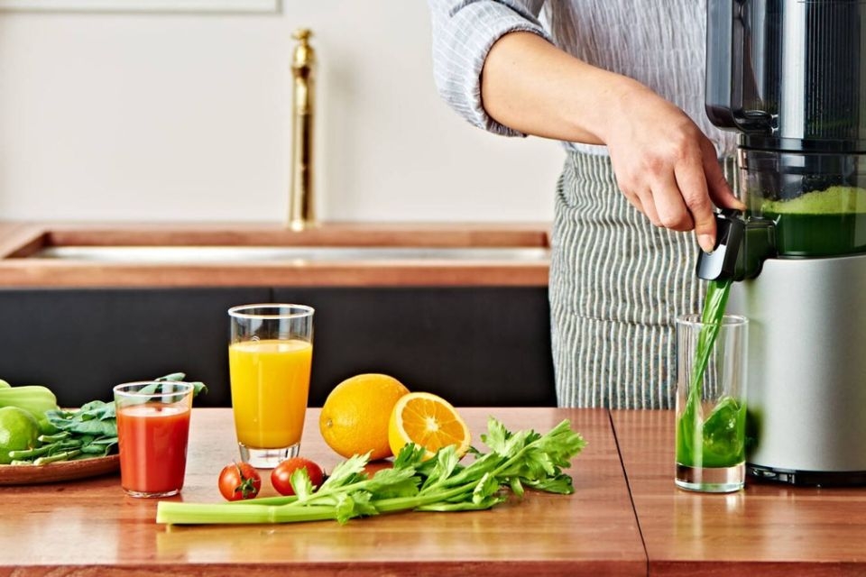 Sử dụng máy ép trái cây theo đúng hướng dẫn của nhà sản xuất