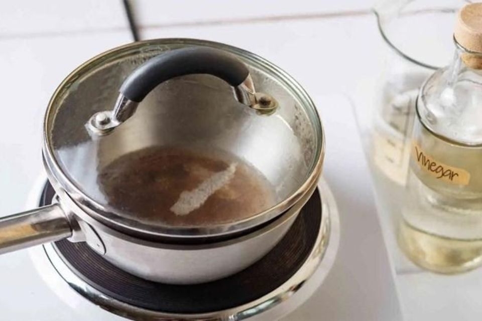 Dùng giấm xử lý nồi bị cháy khét
