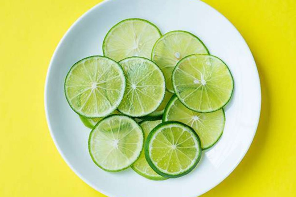 Dùng chanh tươi xử lý nồi bị cháy khét