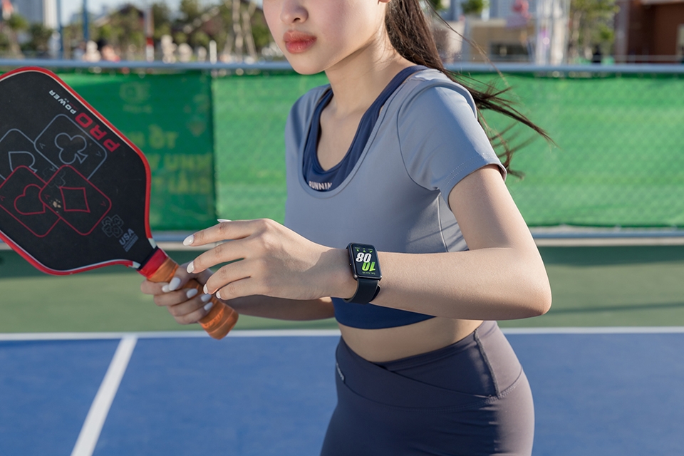 “Quẩy” tung mùa hè cùng Samsung Galaxy Fit3 1