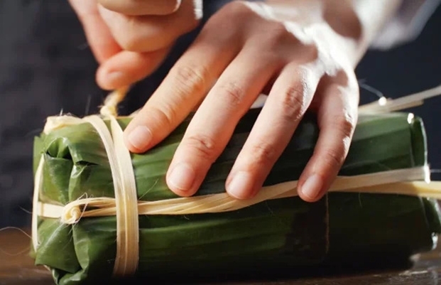 cách xếp lá gói bánh tét - hình 5