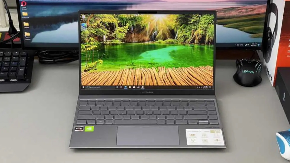 Laptop Asus Zenbook.