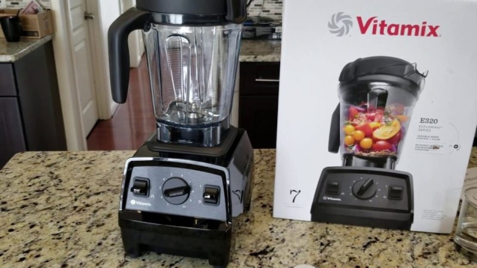 Máy xay sinh tố công nghiệp thương hiệu Vitamix (Mỹ)