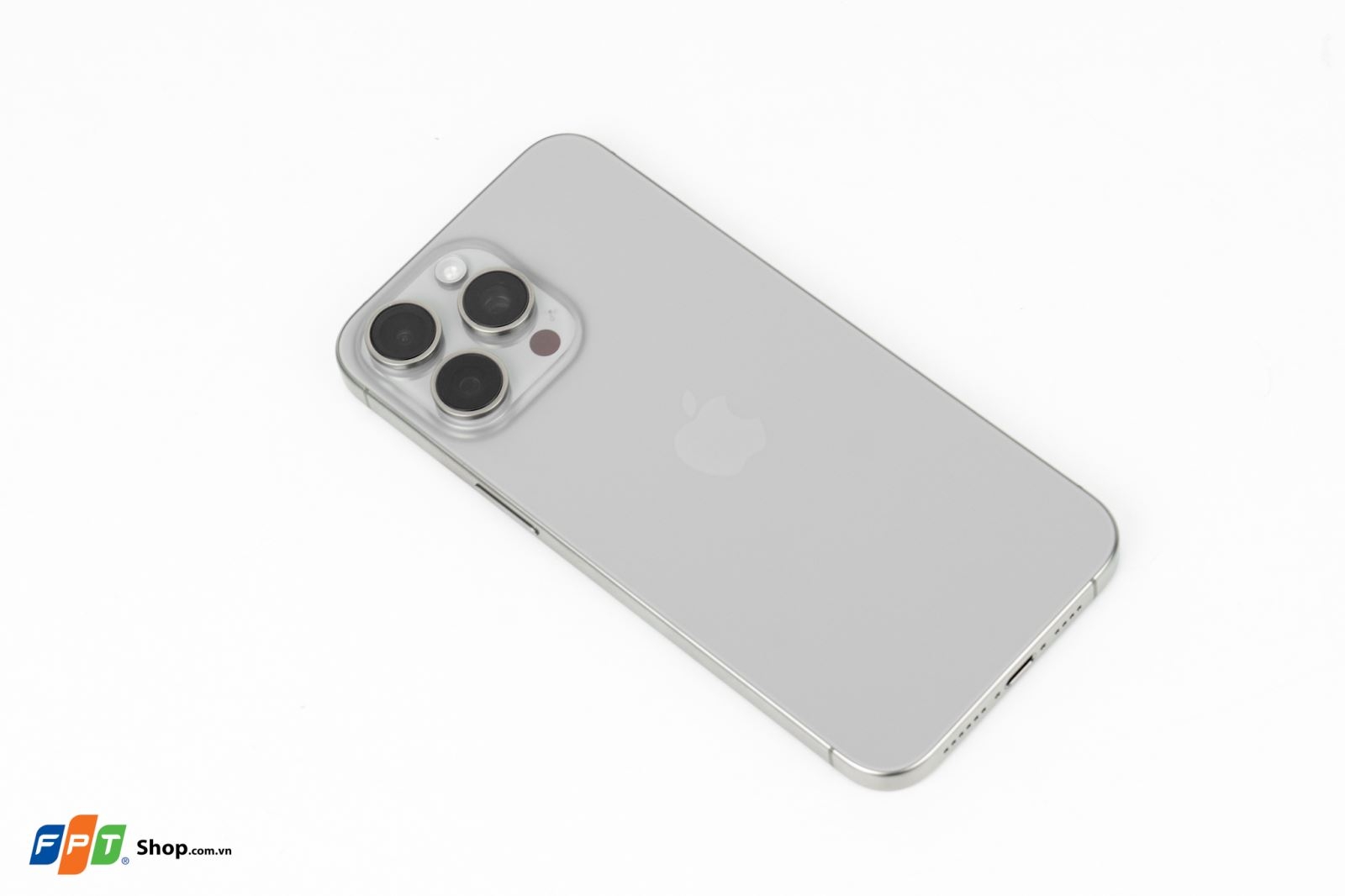 Top 10 mẫu điện thoại iPhone 3 mắt đáng mua nhất 2024