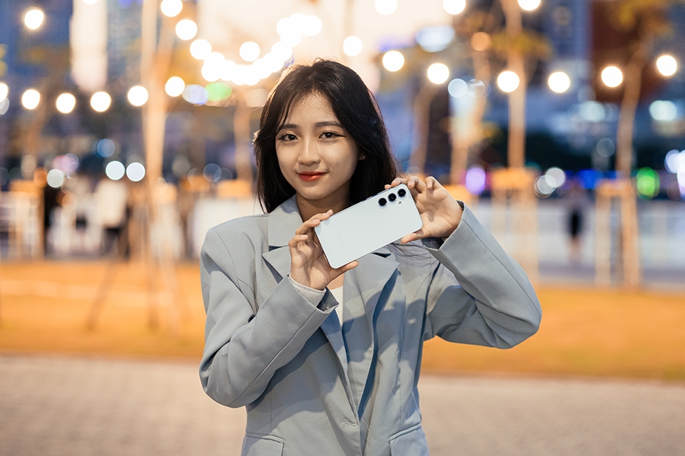 Samsung Galaxy A55 5G khiến người dùng ngỡ như đang cầm flagship trên tay 6