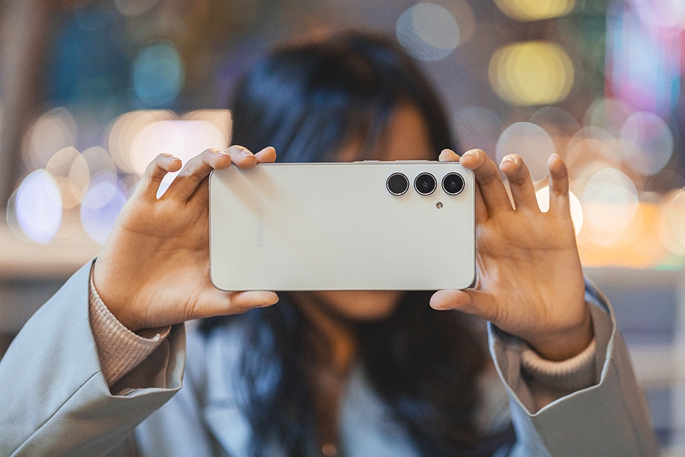 Samsung Galaxy A55 5G khiến người dùng ngỡ như đang cầm flagship trên tay 9
