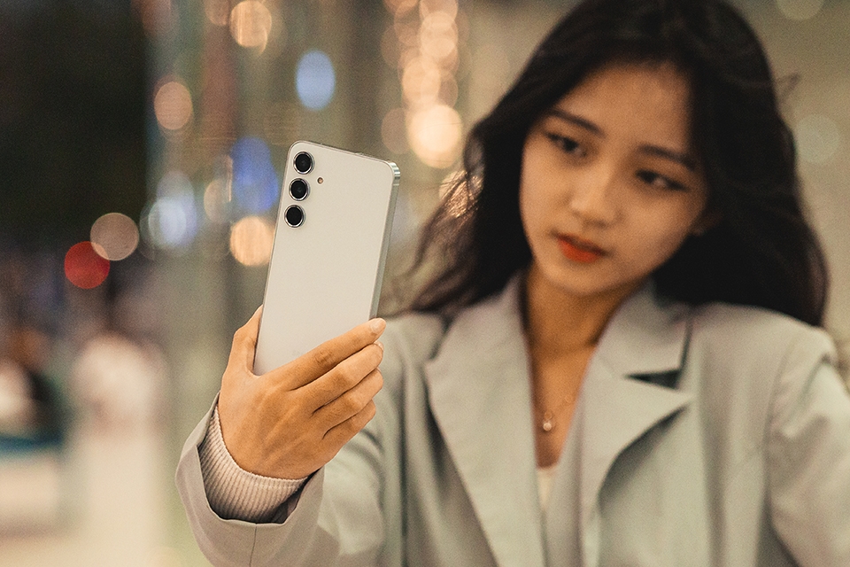 Samsung Galaxy A55 5G khiến người dùng ngỡ như đang cầm flagship trên tay 11