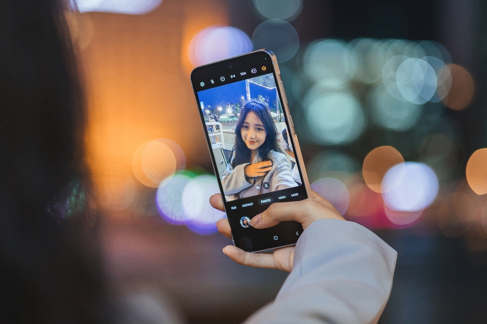 Samsung Galaxy A55 5G khiến người dùng ngỡ như đang cầm flagship trên tay 12