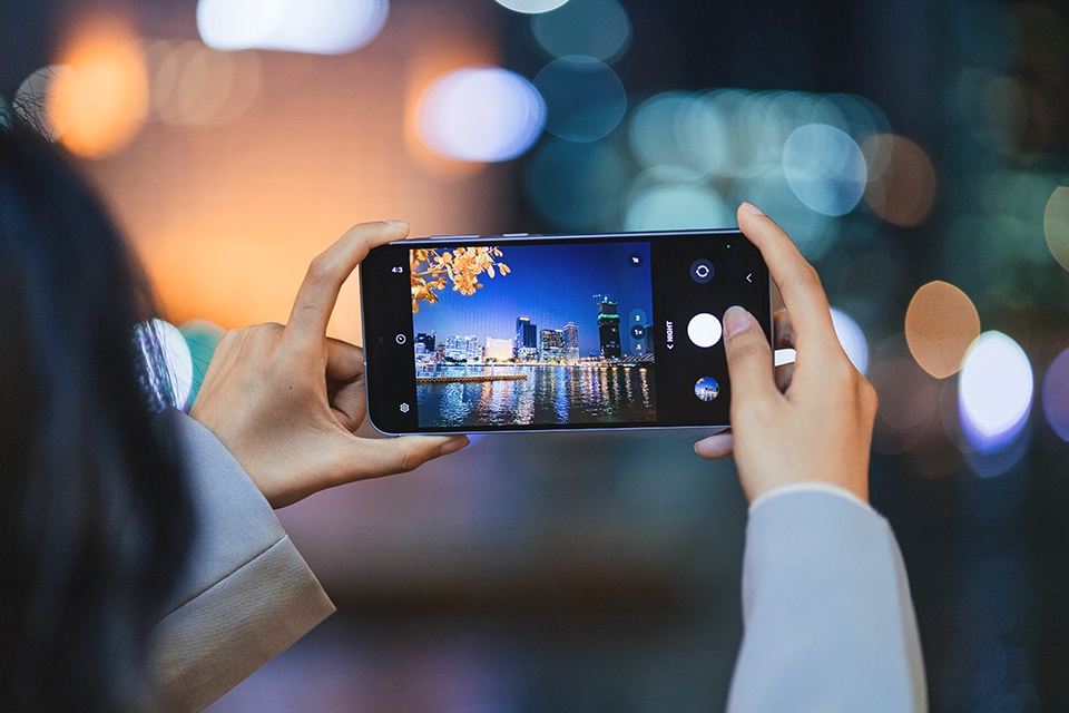 Samsung Galaxy A55 5G khiến người dùng ngỡ như đang cầm flagship trên tay 16