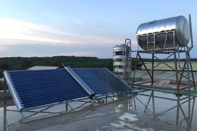 Máy nước nóng năng lượng mặt trời ảnh 1