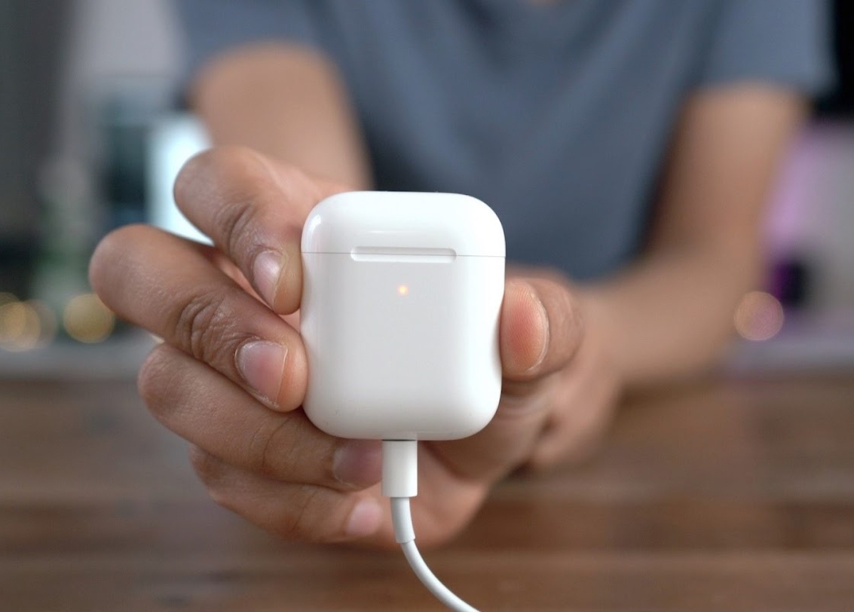 cách nhận biết hộp sạc tai nghe hết pin 1