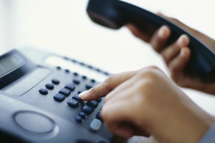 Gọi trực tiếp số hotline