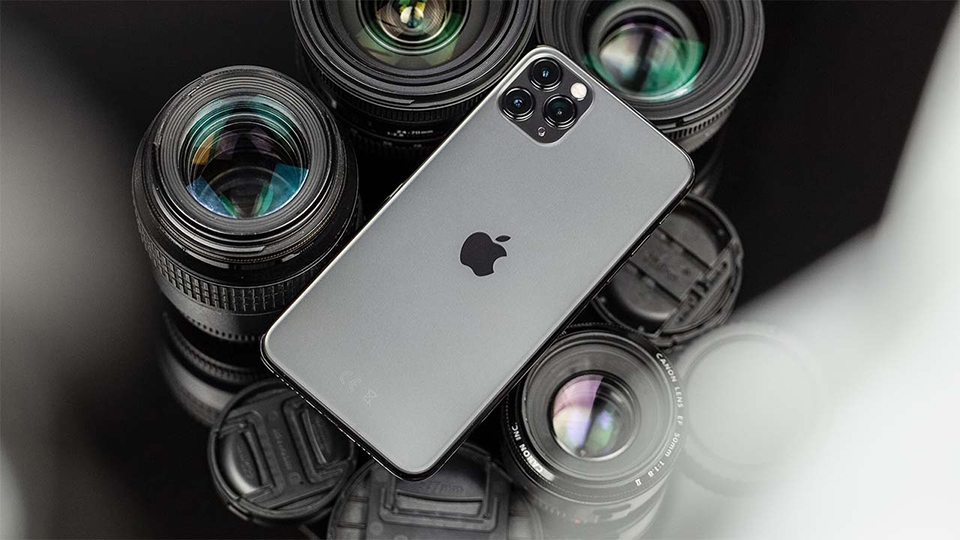 Phone 11 Pro Max đã từng tạo nên sự chú ý lớn với thiết kế 3 mắt