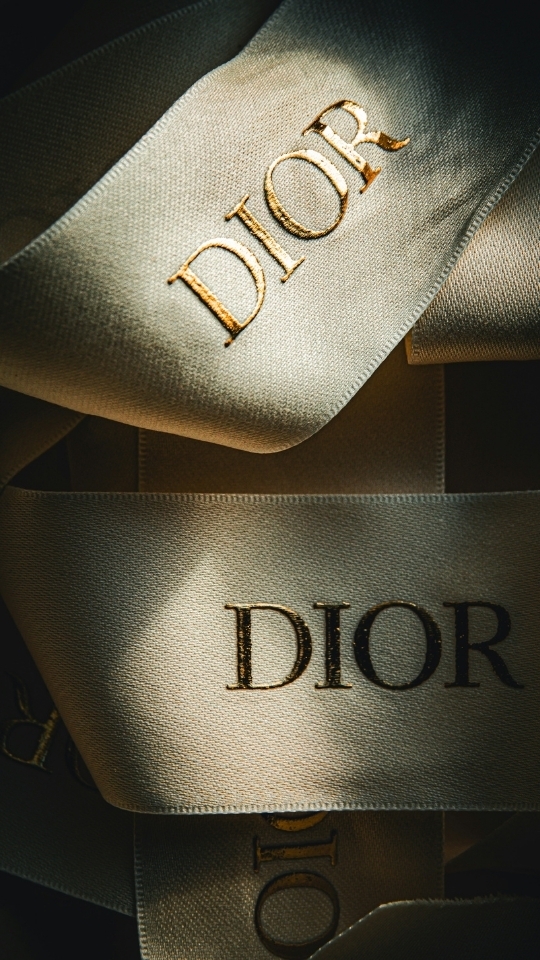 Hình nền Dior cho iPhone dạng ảnh chụp (hình 3)