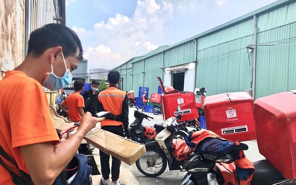 Shipper của Shopee có tác phong làm việc rất nhanh nhẹn và chuyên nghiệp