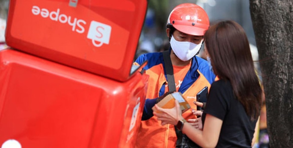 Shipper Shopee luôn cố gắng giao hàng tới tay khách hàng sớm nhất có thể