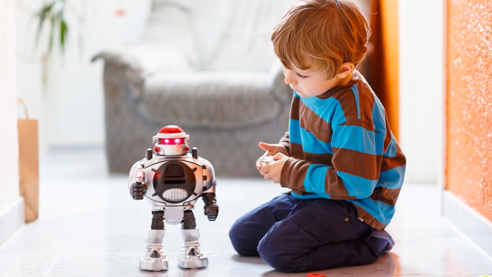 Con người từ bé đã có nhận thức về sự khác biệt giữa người và robot