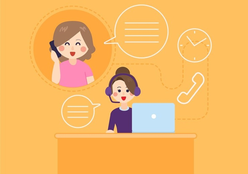 Nhân viên chăm sóc khách hàng sẵn sàng giải đáp các thắc mắc về đơn hàng
