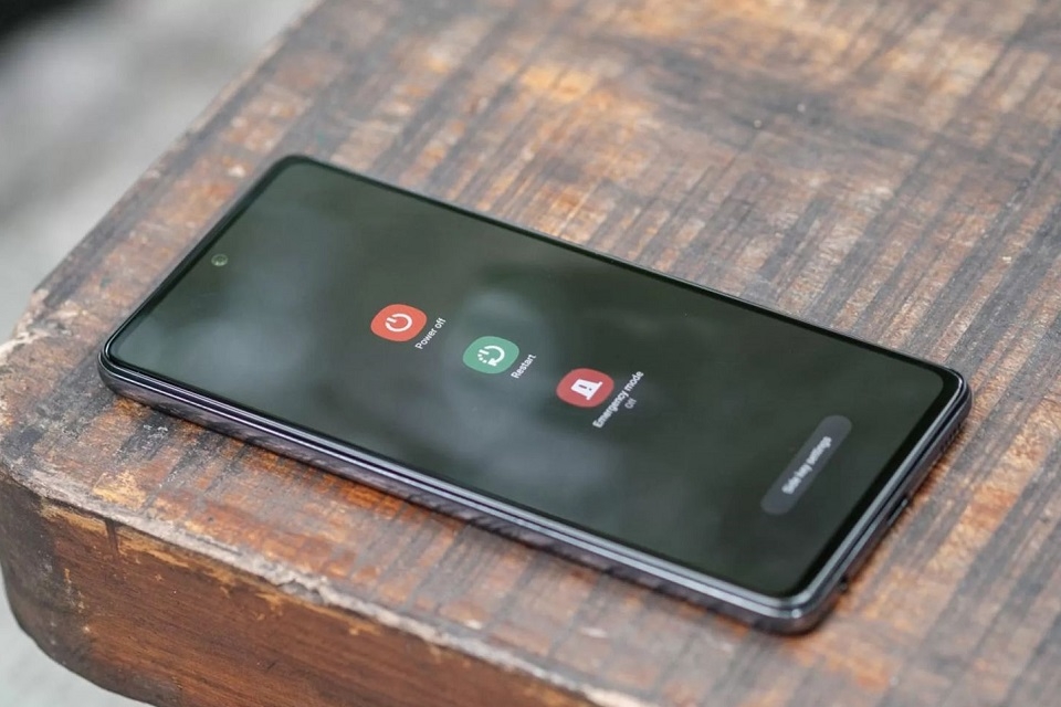 Điện thoại tự nhiên tắt nguồn mở không lên 1