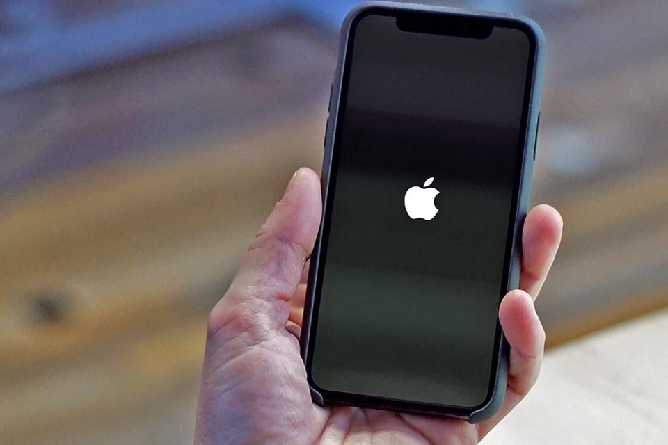 Điện thoại tự nhiên tắt nguồn mở không lên 2