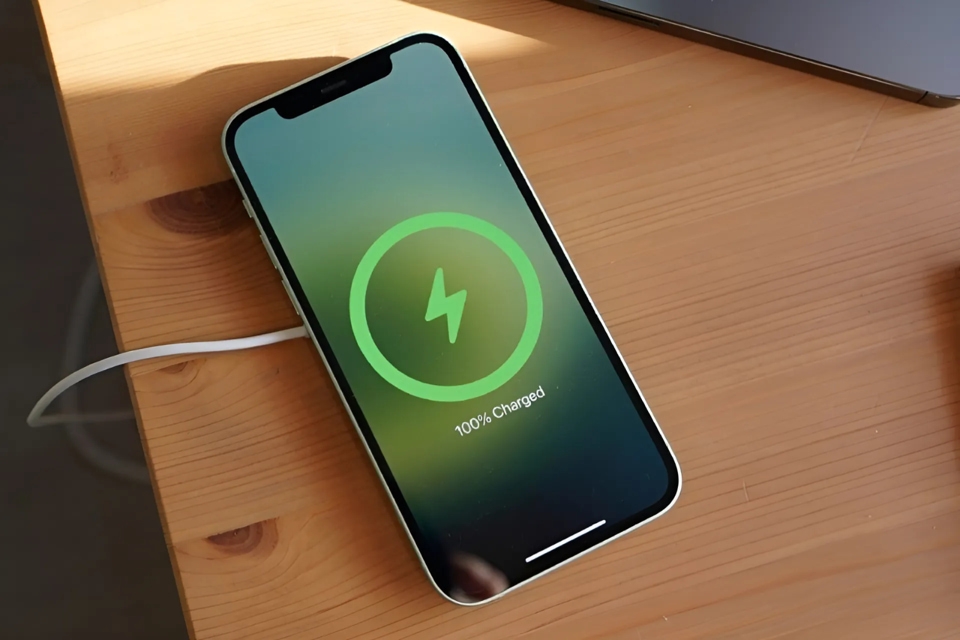 Điện thoại tự nhiên tắt nguồn mở không lên 3