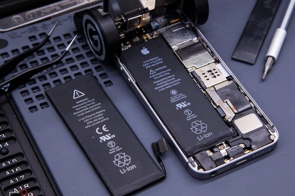 Điện thoại tự nhiên tắt nguồn mở không lên 4