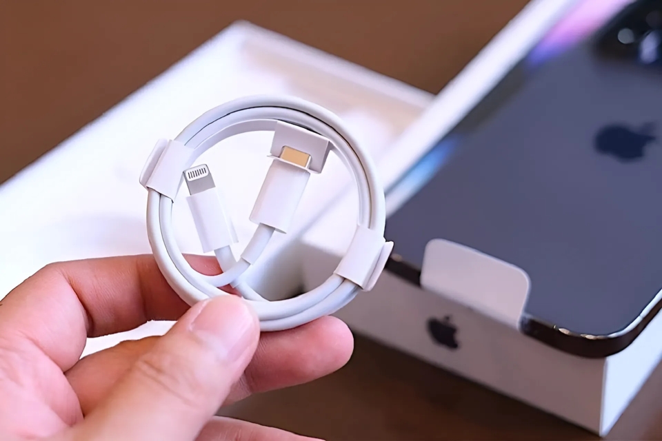 Điện thoại tự nhiên tắt nguồn mở không lên 5