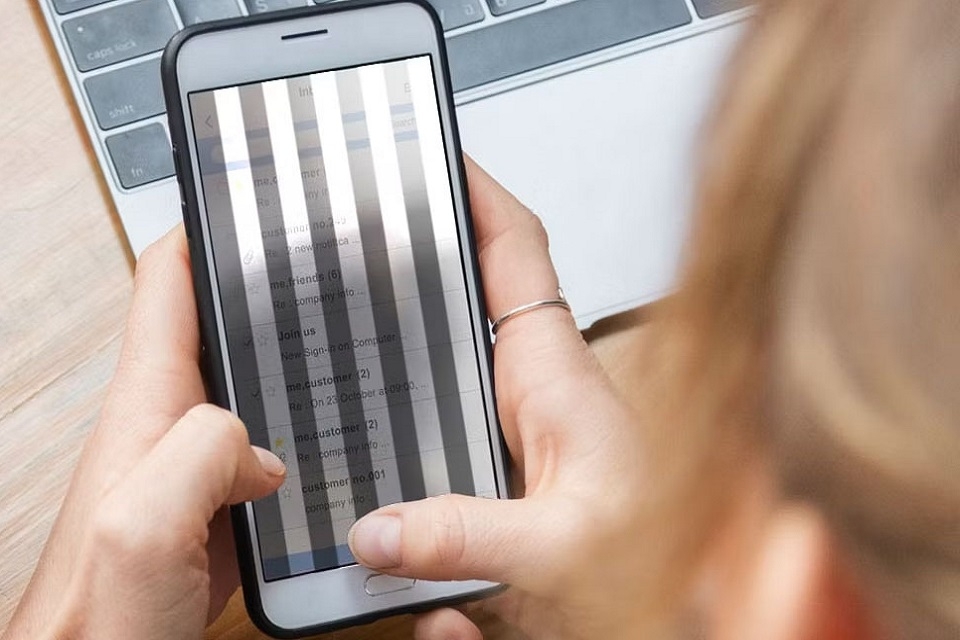 Điện thoại tự nhiên tắt nguồn mở không lên 8