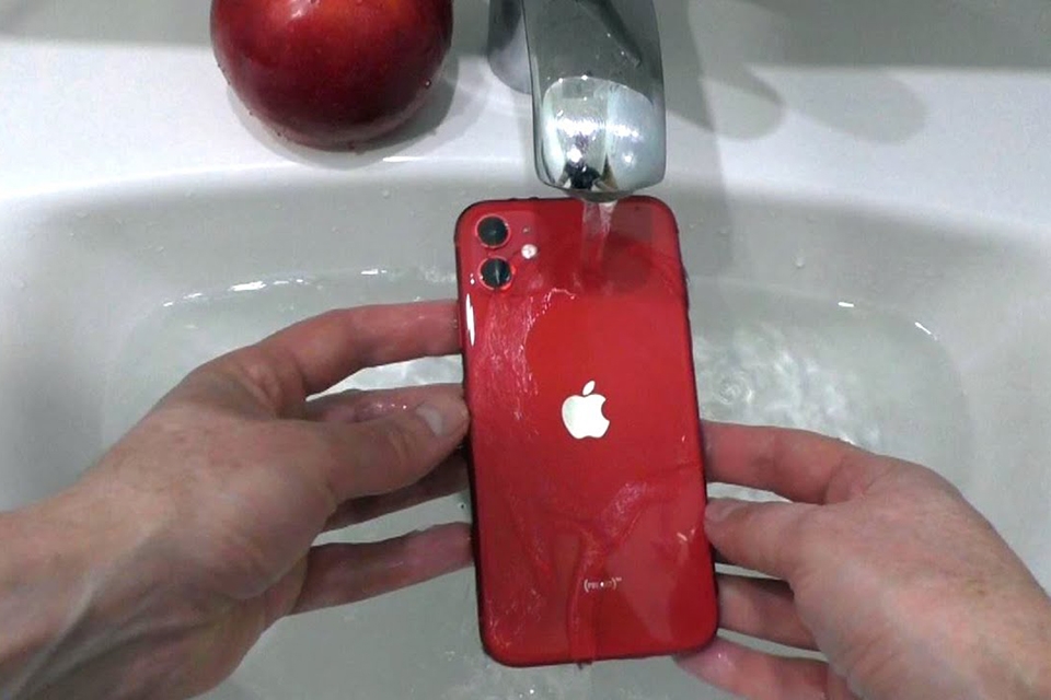 Những điều cần lưu ý khi sử dụng iPhone 11 với khả năng chống nước