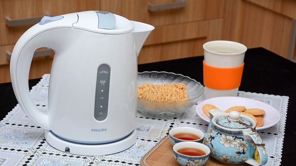 Ấm siêu tốc Philips HD4646