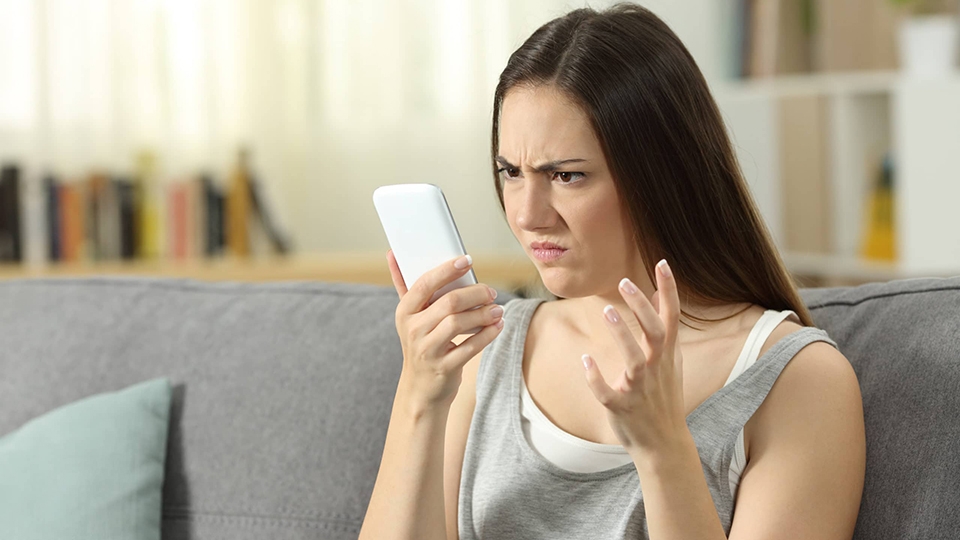 Nên sửa điện thoại sớm để tránh gặp bất tiện