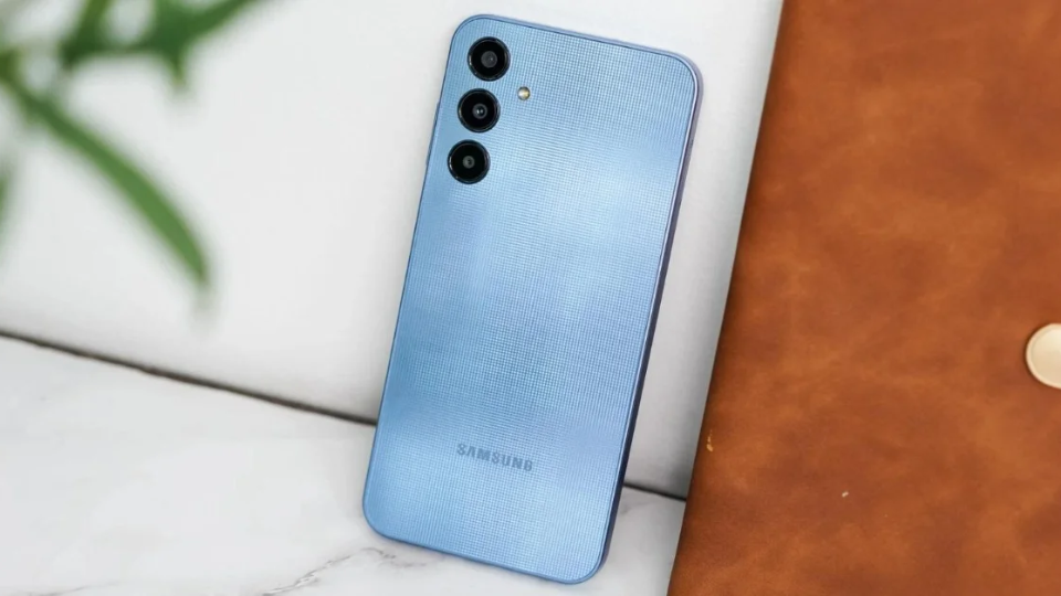 Chọn mua điện thoại Samsung giá 6-7 triệu phù hợp nhất
