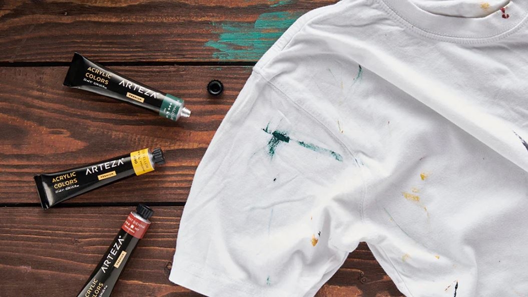 cách tẩy màu acrylic trên quần áo 1