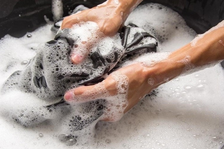 Cách giặt đồ bơi đúng cách, không lo mất form áo quần cho những ai chưa biết 2