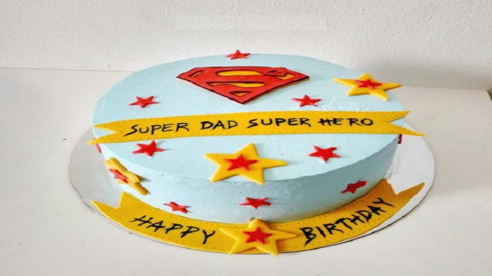Bạn có thể tự vào bếp sáng tạo chiếc bánh kem để tặng bố dịp sinh nhật này.