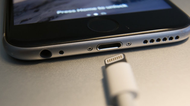 thay chân sạc iphone bao nhiêu tiền - hình 5