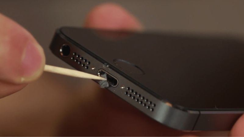 thay chân sạc iphone bao nhiêu tiền - hình 2
